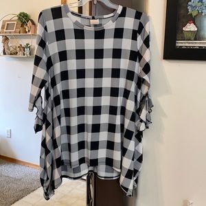 Zadie B’s black/white Buffalo check tunic top XL
